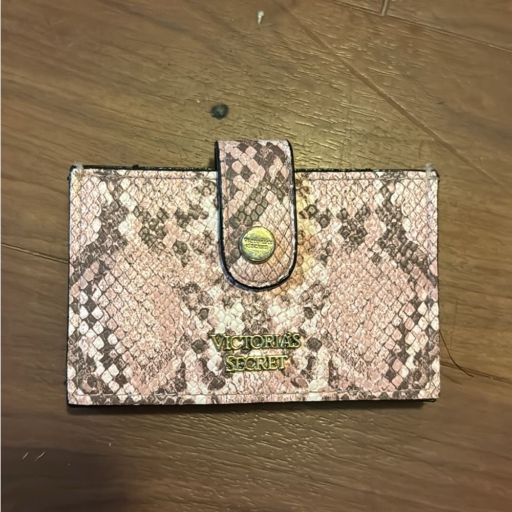 2 purses 2 wallets 1 backpack
